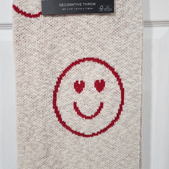 🆕️ Nicole Miller Heart Eyes Smiley face Valentine Throw Blanket . 50x70 - Picture 6 of 7